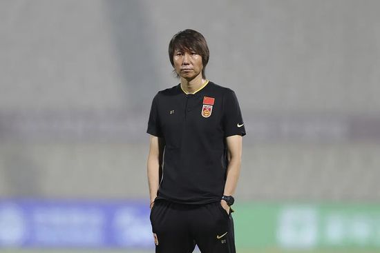 校花被校长躁到站不起来